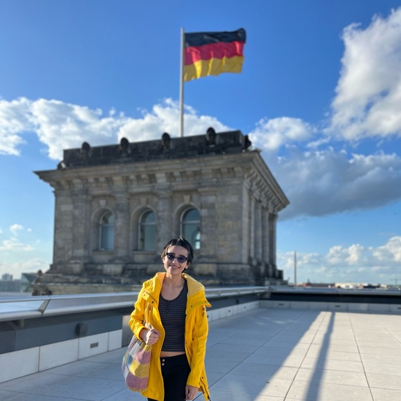 Meet your Posher, Katie - Picture 2 of 2